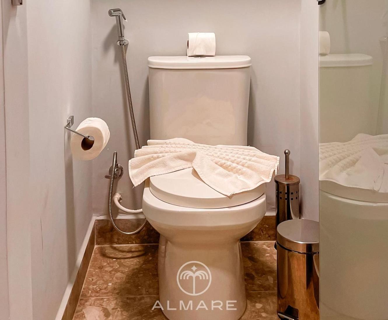 Setai Yacht 3 - By Almare Flats